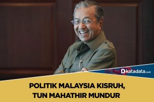 Politik Malaysia Kisruh, Tun Mahathir Mundur