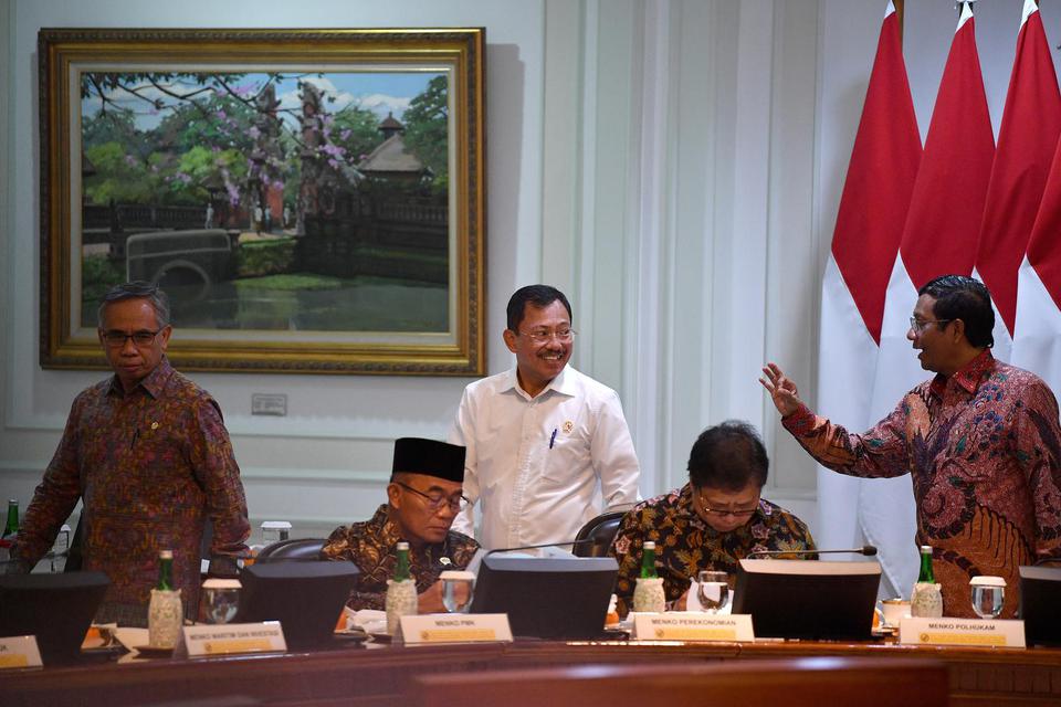 Menteri Jokowi Rapat Koordinasi Respons Pelarangan Umroh Arab Saudi.