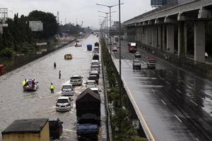 BANJIR TOL JATIBENING BELUM SURUT