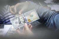 RUPIAH MELEMAH TERHADAP DOLAR AS