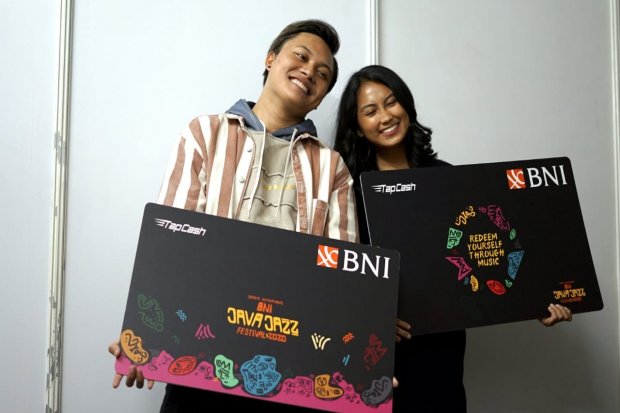 Terpilih sebagai salah satu BNI Java Jazz Festival Star tahun ini, Rizky memberi kejutan kepada salah satu penggemarnya yang berhasil memenangkan challenge BNI JJF Star 