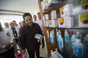 Menteri BUMN Erick Thohir Melakukan Pengecekan Stok Masker