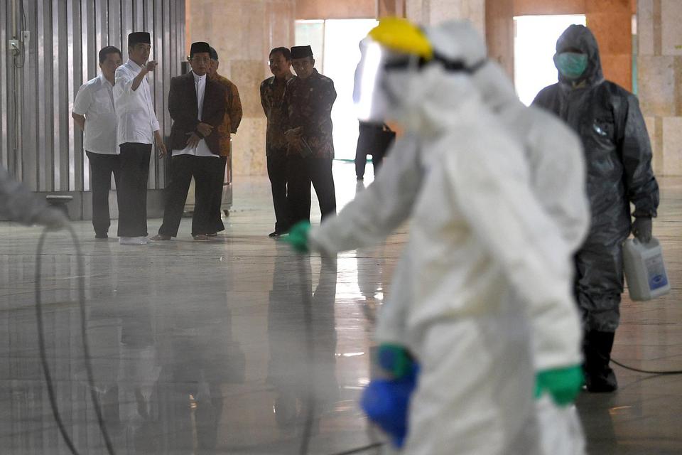 salat jumat, penyebaran virus corona, covid-19, virus korona, masjid Istana