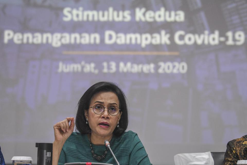 Menteri Keuangan Sri Mulyani memberikan keterangan kepada media tentang Stimulus Kedua Penanganan Dampak Covid-19 di kantor Kemenko Perekonomian, Jakarta, Jumat (13/3/2020). Dalam keterangannya untuk penanganan COVID-19, Pemerintah akan memberikan fasilit