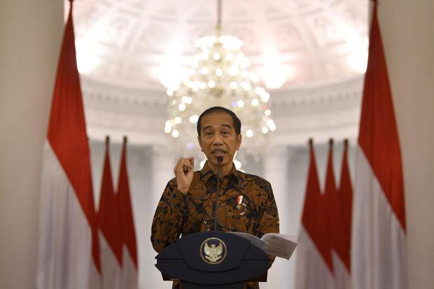 Jokowi Minta Menteri Kalkulasi Dampak Penurunan Harga Minyak Dunia .