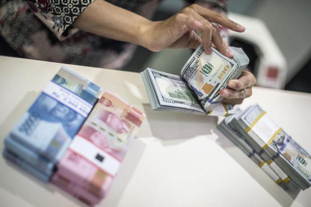 Pasar Menanti Stimulus AS, Rupiah Kembali Anjlok ke Rp 16.400 per US$.