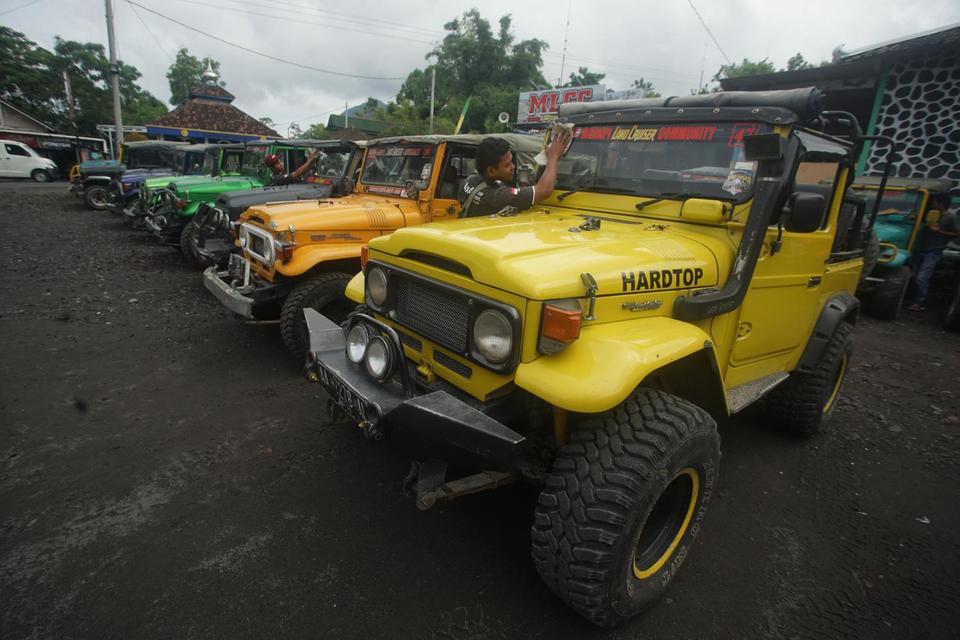 Ilustrasi, wisata alam Sleman. Jeep wisata di Pos Merapi Land Cruiser Community (MLCC) Umbulharjo, Cangkringan, Sleman, D.I Yogyakarta.