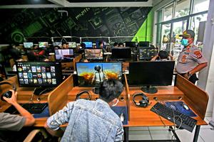 RAZIA WARNET GUNA CEGAH PENYEBARAN COVID-19