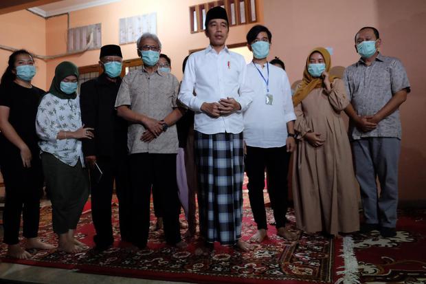 Ibunda Meninggal, Jokowi Minta Masyarakat Bantu Doakan.