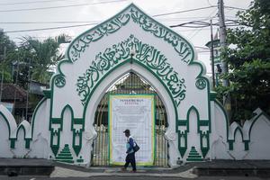 SHALAT JUMAT DITIADAKAN SEMENTARA