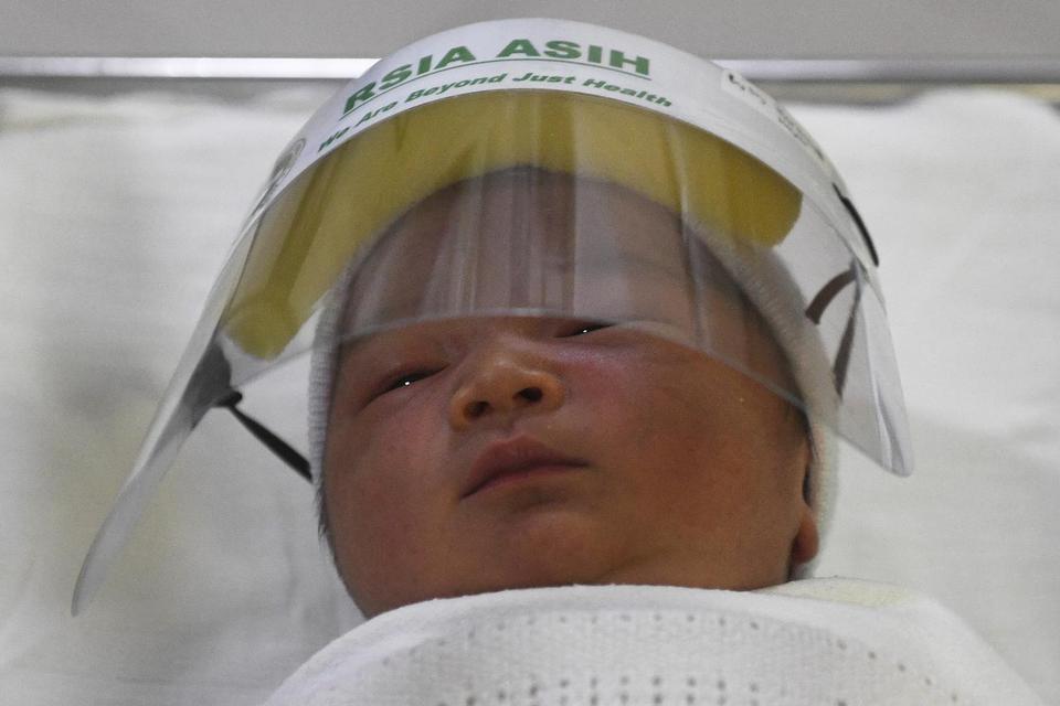 Daftar Nama Bayi Laki-Laki Islami Yang Lahir Di Bulan Februari & Arti