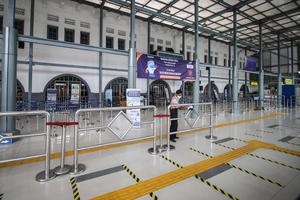 STASIUN PASAR SENEN TIDAK MELAYANI KERETA JARAK JAUH