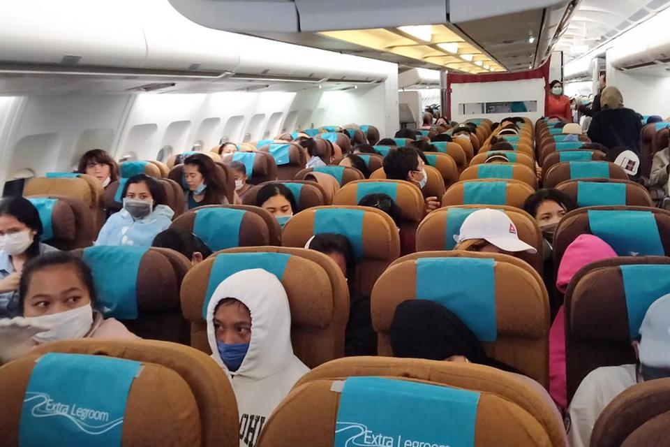 Ilustrasi, layanan repatriasi yang dijalankan PT Garuda Indonesia Tbk. Garuda Indonesia pesimistis industri penerbangan mampu pulih cepat dari dampak negatif pandemi virus corona.