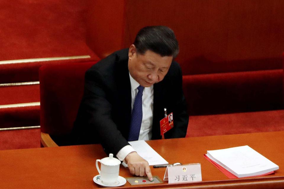 Carlos Garcia Rawlins Presiden China Xi Jinping memberikan suaranya mengenai peraturan keamanan nasional untuk Wilayah Administrasi Khusus Hong Kong pada penutupan sesi Kongres Rakyat Nasional (NPC) di Balai Agung Rakyat di Beijing, China, Kamis (28