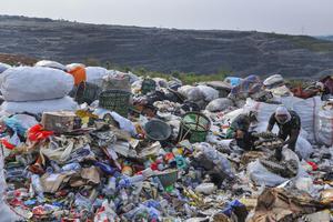 VOLUME SAMPAH TPST BANTARGEBANG TURUN