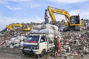 Lipsus Sampah Jakarta untuk Tulisan Pertama (Foto Cover 1)