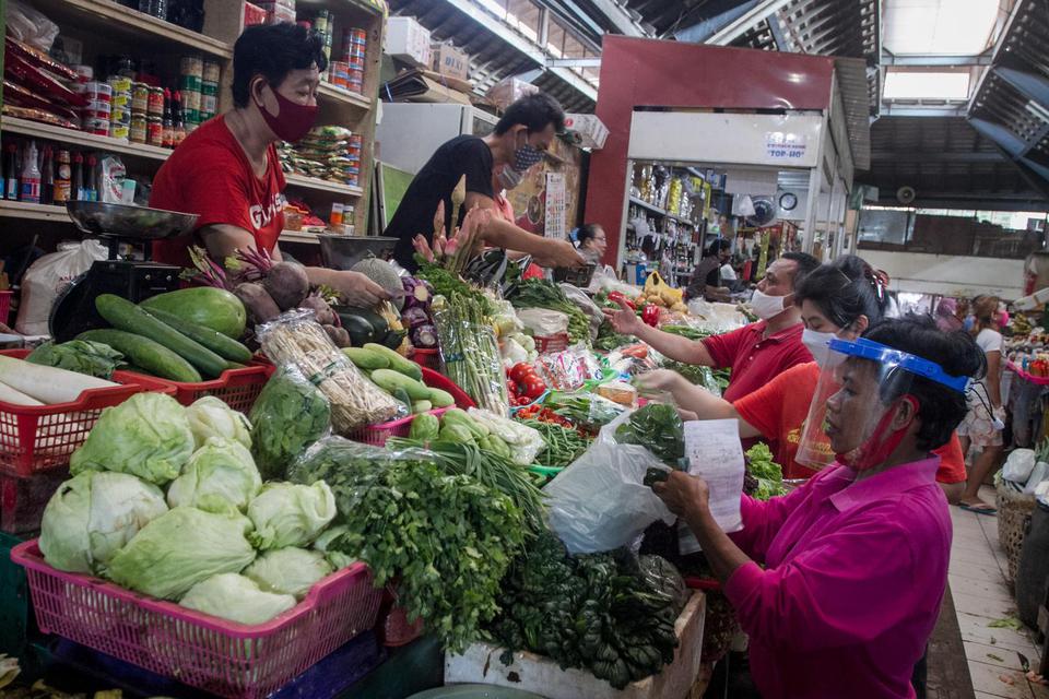 Cegah Corona, Anies Ancam Tutup Pasar yang Tak Menerapkan Ganjil-Genap.