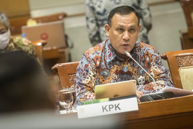 Ketua KPK Firli Bahuri menyampaikan tanggapannya saat mengikuti Rapat Dengar Pendapat dengan Komisi III DPR di komplek Parlemen, Jakarta, Kamis (25/6/2020). Rapat yang diikuti oleh Ketua KPK, PPATK dan BNN tersebut membahas mengenai Rancangan Kerja Anggar