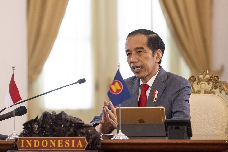 Ilustrasi, Presiden Joko Widodo atau Jokowi. Jokowi meminta jajarannya konsisten menerapkan program pemulihan lingkungan, agar target penurunan emisi gas rumah kaca sebesar 26% tercapai.
