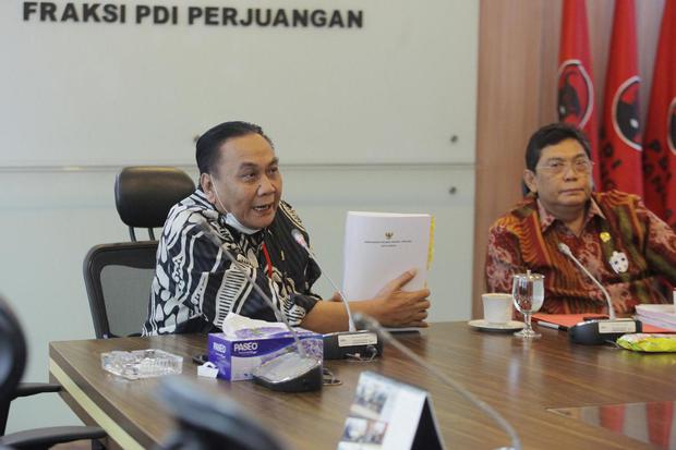Ketua Komisi III DPR Bambang Wuryanto (kiri)