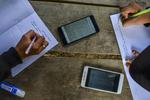 PELAJAR TERKENDALA KETERBATASAN JARINGAN INTERNET