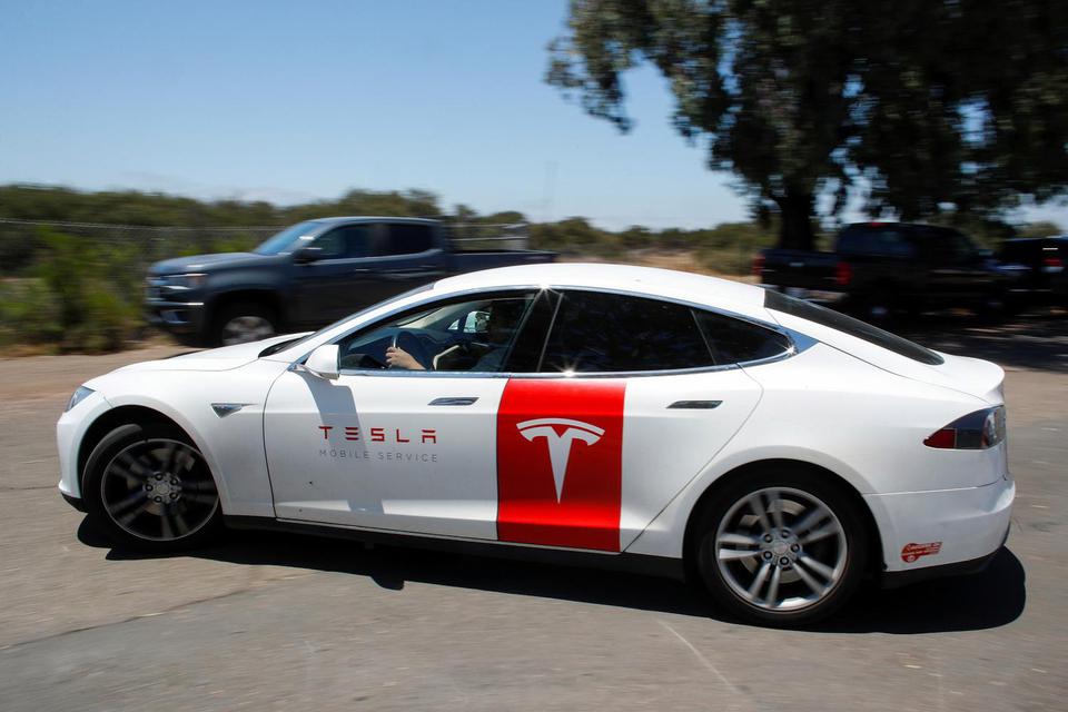 Tesla, pertamina, ess, baterai listrik, mobil listrik