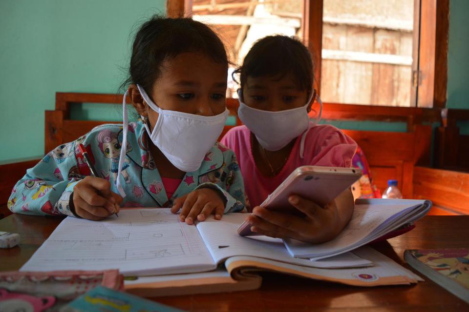 SMRC: 67% Masyarakat Terbebani Biaya Sekolah Daring Selama Pandemi.