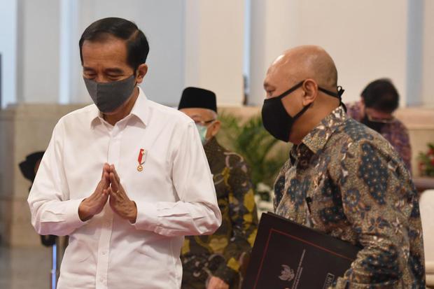 Sumbang 74% Kasus RI, Jokowi Minta Fokus Penanganan Covid di 8 Daerah.