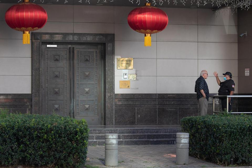 Konflik Memanas, Tiongkok Resmi Ambil Alih Konsulat AS di Chengdu.