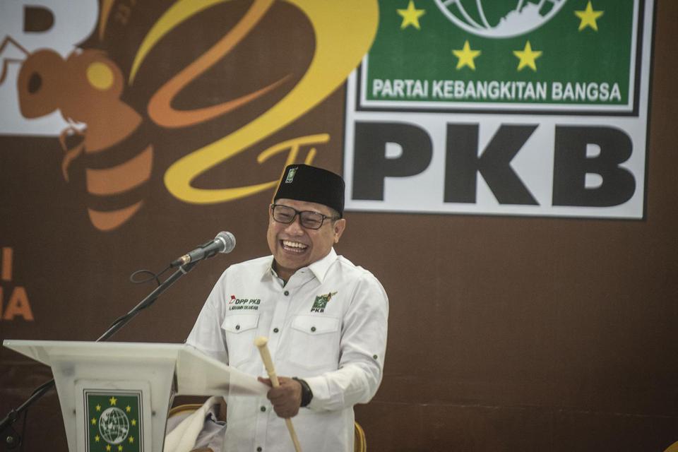 Ketua Umum Partai Kebangkitan Bangsa (PKB) Muhaimin Iskandar tertawa pada acara Tasyakuran Harlah ke-22 PKB di Kantor DPP PKB, Jakarta, Kamis (23/7/2020). Harlah ke-22 PKB tersebut mengangkat tema Aksi Melayani Indonesia.