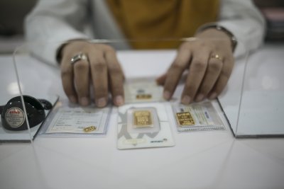 Harga Emas Anjlok Terdalam Sejak 2013 Logam Mulia Antam Melorot Pertambangan Katadata Co Id