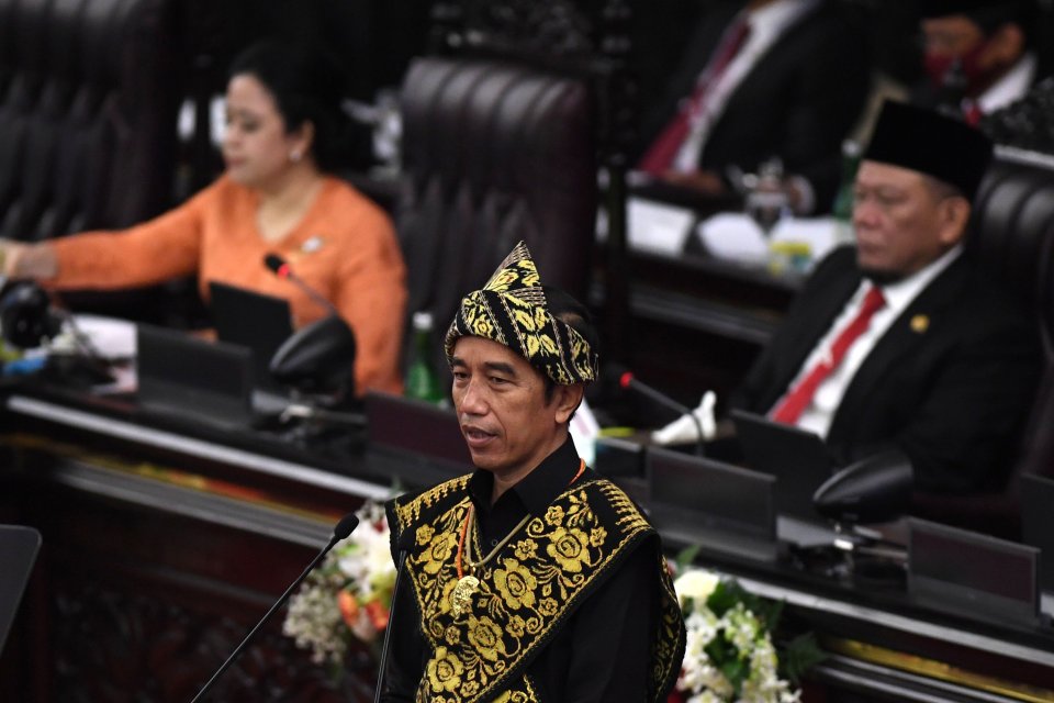 Presiden Joko Widodo menyampaikan pidato dalam rangka penyampaian laporan kinerja lembaga-lembaga negara dan pidato dalam rangka HUT ke-75 Kemerdekaan RI pada sidang tahunan MPR dan Sidang Bersama DPR-DPD di Komplek Parlemen, Senayan, Jakarta, Jumat (14/8