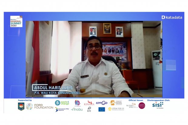 Pjs. Wali Kota Gunung Sitoli, Abdul Haris Lubis memaparkan materi dalam acara webinar Katadata Regional Summit 2020, Selasa (3/11/2020).