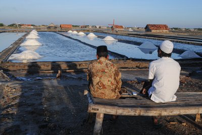 Balada Petani Garam di Indonesia