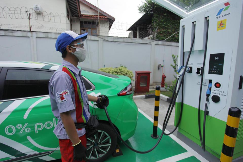 mobil listrik, kementerian esdm, bbm, nikel, baterai, emisi karbon