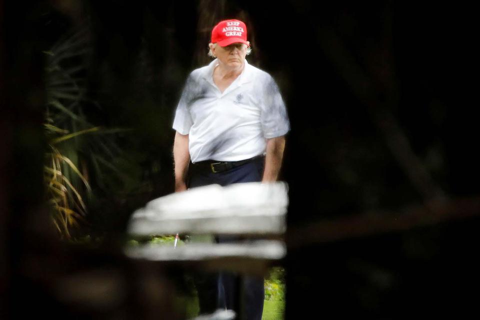 Marco Bello Presiden Amerika Serikat Donald Trump bermain golf di Trump International Golf Club di West Palm Beach, Florida, Amerika Serikat, Rabu (30/12/2020).