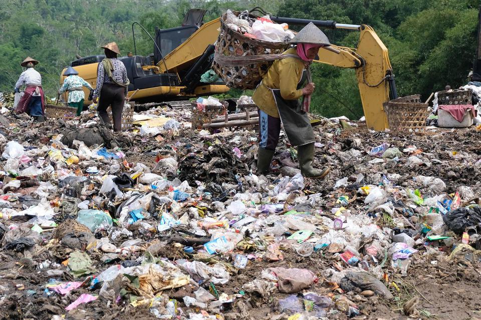 sampah plastik, pengelolaan sampah, daur ulang, waste4change