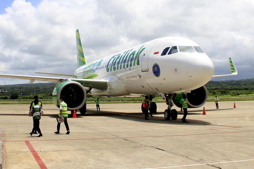 Satu unit pesawat Citilink yang mengangkut WNI dari Timor Leste tiba di bandara El Tari Kupang, Kota Kupang, NTT Jumat (22/01/2021).