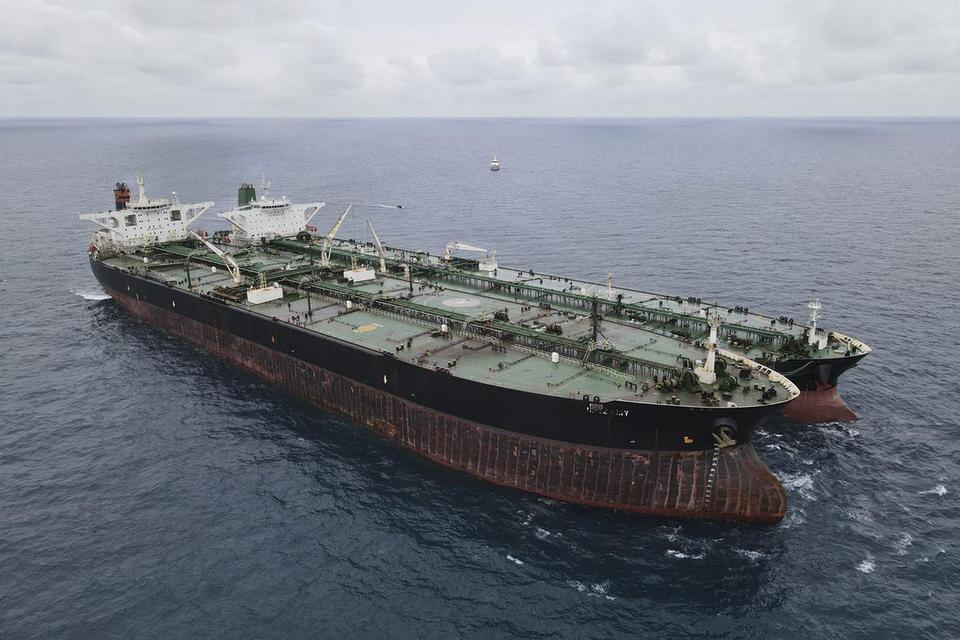 kapal tanker minyak rusia, sanksi uni eropa