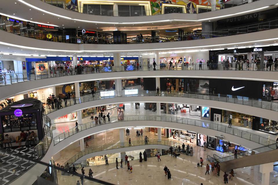 Sejumlah emiten retail mendapat berkah kenaikan penjualan selama Ramadan 2021, antara lain, pengelola Alfamart, Alfamidi, dan Hypermart.