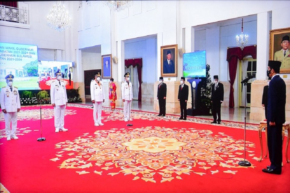 Presiden Jokowi melantik Gubernur dan Wagub Kaltara dan Sulut, Senin (15/02/2021) pagi, di Istana Negara, Jakarta.