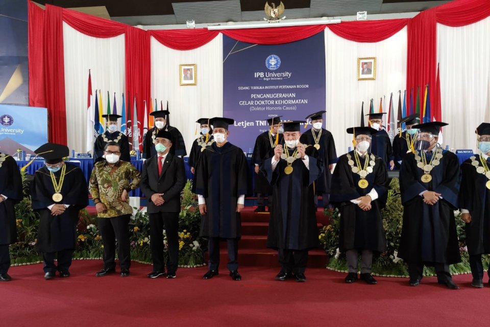 Doni Monardo terima gelar kehormatan Doktor Honoris Causa dari Institut Pertanian Bogor (IPB), Sabtu (27/3)