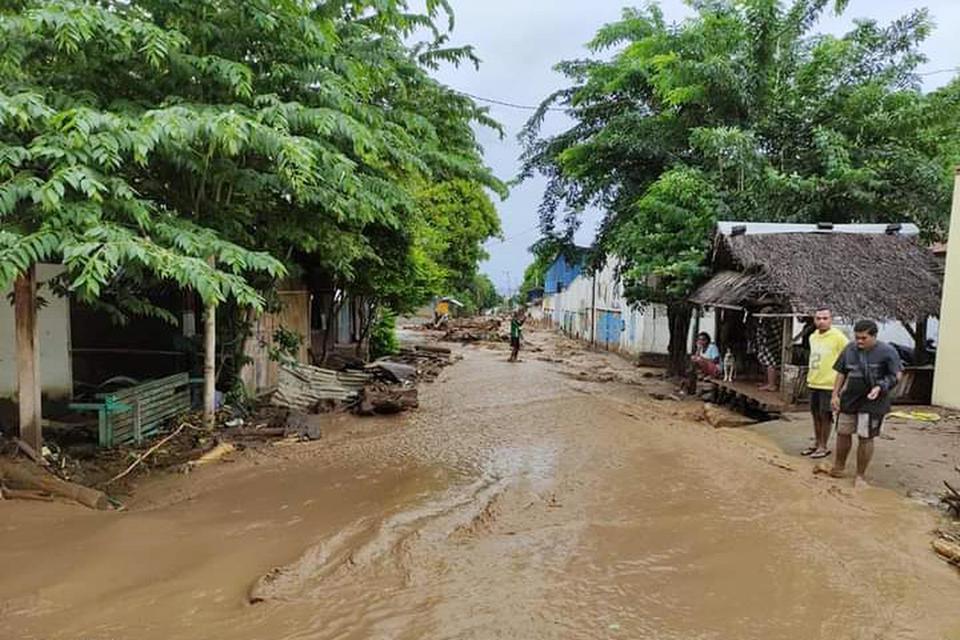 Badai siklon tropis Seroja, NTT, banjir, listrik