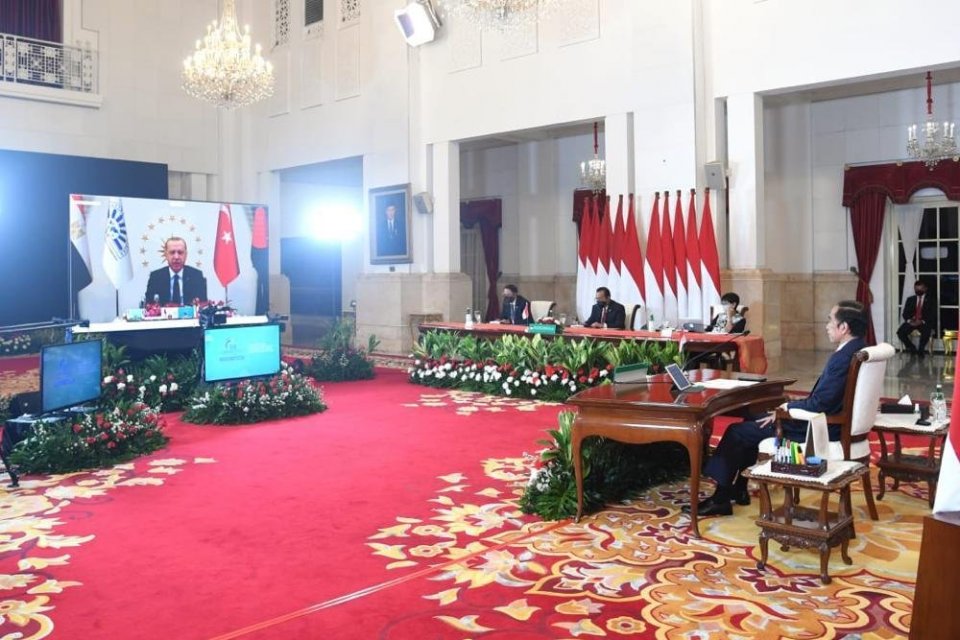Presiden Jokowi saat mengikuti KTT ke-10 D-8, secara virtual dari Istana Negara, Jakarta, Kamis (08/04/2021).