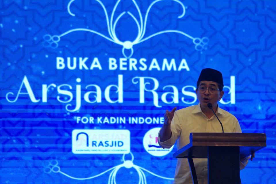 Ketua Umum Kamar Dagang dan Industri (Kadin) Indonesia periode 2021-2026 Arsjad Rasjid menyampaikan pemaparan saat buka bersama di Yogyakarta, Minggu (18/4/2021). 