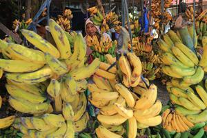 PENJUALAN PISANG SAAT RAMADHAN