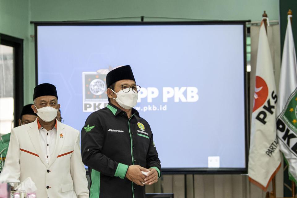 Ketua Umum DPP Partai Kebangkitan Bangsa (PKB) Muhaimin Iskandar (kanan).