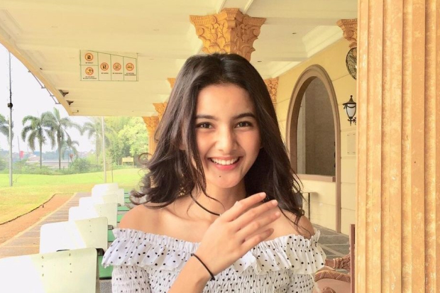 Senyum manis artis Nabila Zavira