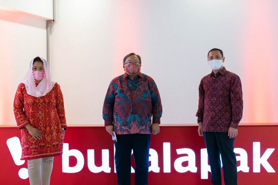 PT Bukalapak.com Tbk (BUKA) menjadi pusat perhatian pelaku pasar modal karena menjadi unicorn pertama yang melantai di bursa saham.