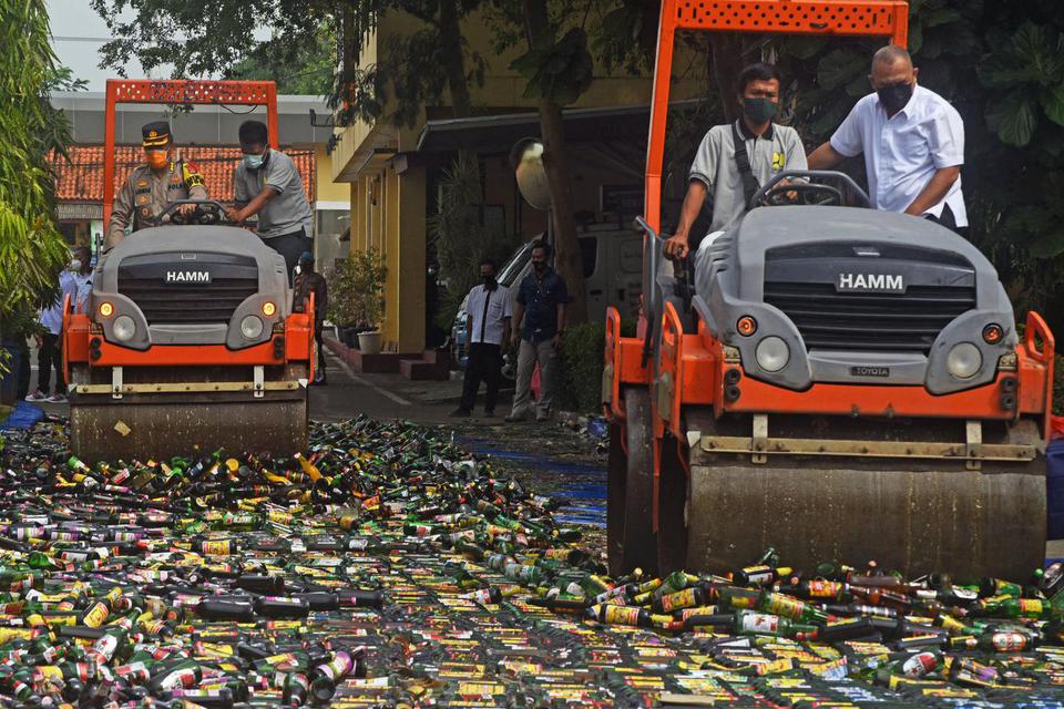 Jokowi Larang Investasi Minuman Keras, Perdagangan Miras Boleh